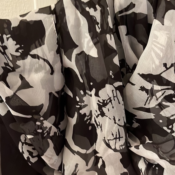 Anne Klein silk scarf - Picture 2 of 7